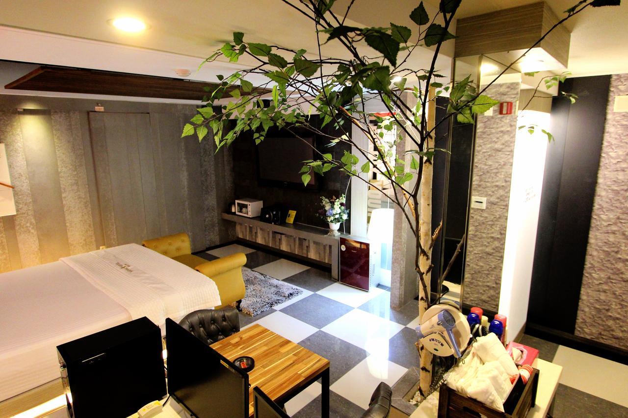 Hera Hotel Daegu Bagian luar foto