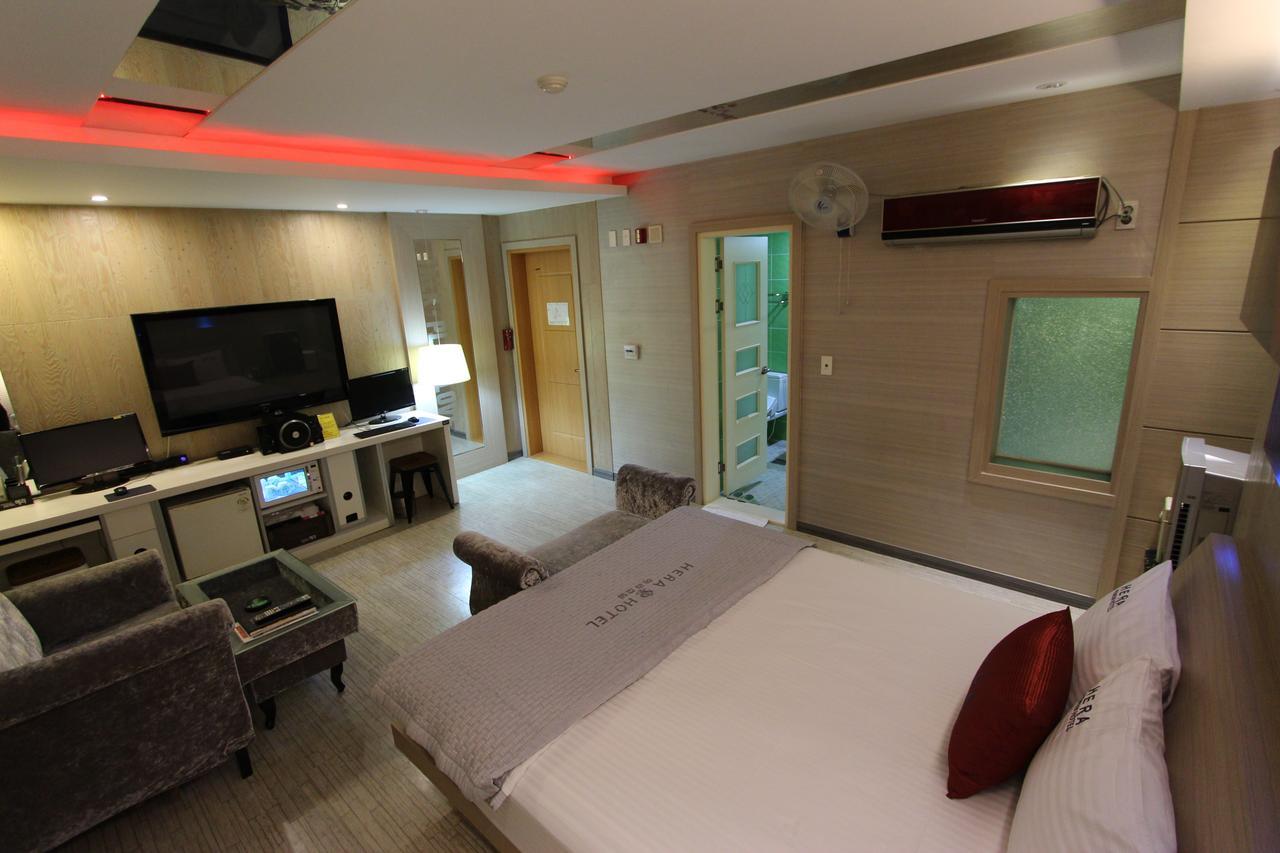 Hera Hotel Daegu Bagian luar foto